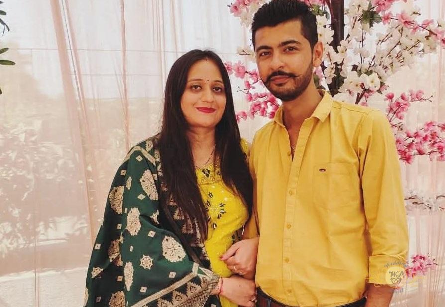 Ravin Kakkad & Grishma Pujara - WeddingPointIndia matrimonial success story - Happy Indian couple